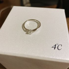 【4℃ BRIDAL(ヨンドシーブライダル)の口コミ】 シンプルながら保証もしっかりしており、また、価格が高すぎないところが…