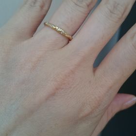 【アッシュペーフランス(H.P.FRANCE)の口コミ】 デザインが気に入ったこと、他の人とかぶらないことが決め手でした。
手が…