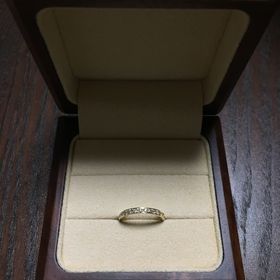 【MAILE(マイレ)の口コミ】 色々なタイプの婚約指輪がある中でも、ハーフエタニティーリングにした決…