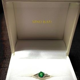 【SIND BAD(シンドバット)の口コミ】 私の欲しかった緑色の石があること、また接客の良さです。都内の店だと緑…