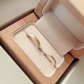 【uchimari(ウチマリ)の口コミ】 地黒な為、地肌の色に近いゴールドを選びました。
ゴールドで作成した事に…