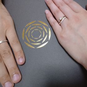 【出雲結(いずもゆい)の口コミ】 素材はセミオーダーで変更可能ですが、プラチナの指輪にピンクゴールドの…