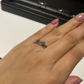 【ラザール ダイヤモンド(LAZARE DIAMOND)の口コミ】 デザインが大変豊富で、どれも可愛いかったです。特にメレダイヤ付きを見…