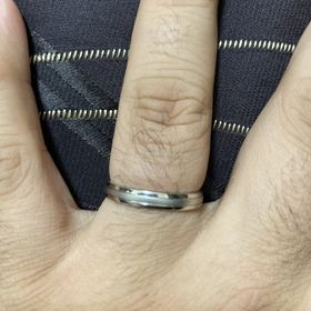 【ラザール ダイヤモンド(LAZARE DIAMOND)の口コミ】 デザインがあまり派手ではないものを希望していたため、マッド加工がされ…