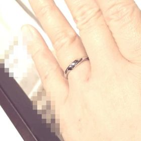 【俄(にわか)の口コミ】 曲線のあるリングを探しており、カーブラインが独特な形をしており気に入…