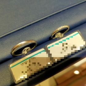 【銀座ダイヤモンドシライシの口コミ】 シンプルなデザインを希望しつつも、ウェーブ型などの動きを感じるデザイ…