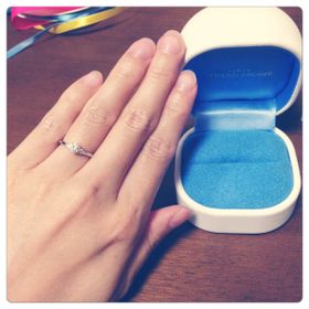 【銀座ダイヤモンドシライシの口コミ】 1件目での来店だったのですが、指輪の輝きとデザインですぐに気に入りまし…