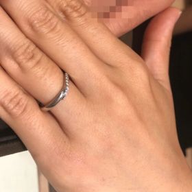 【CHARMY(チャーミー)の口コミ】 鍛造製法のマリッジリングなので頑丈で毎日着けるのに向いています。また…