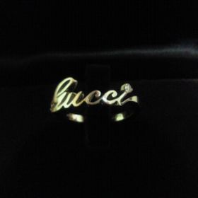 【グッチ(GUCCI)の口コミ】 普段使いできる婚約指輪にしたいと思ったので、大きなダイヤではなく小さ…