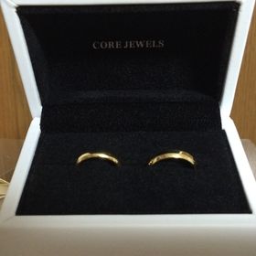 【CORE JEWELS(コアジュエルス)の口コミ】 一生付ける結婚指輪なので二人ともシンプルでゴールドがいいという希望だ…
