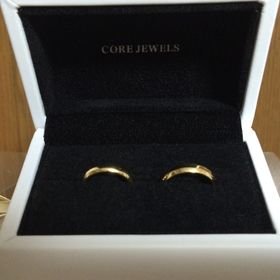 【CORE JEWELS(コアジュエルス)】の口コミ 一生付ける結婚指輪なので二人ともシンプルでゴールドがいいという希望だっ...
