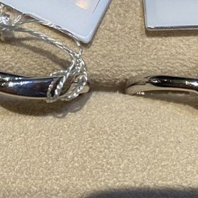 【ith(イズ)の口コミ】 Ｖ字が可愛いと何種類かみていましたが、緩やかで丸みを帯びている太めの…