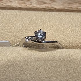 【ith(イズ)の口コミ】 デザインはシンプルですが、大きなほうを月、小さなほうを星と見立てて夜…