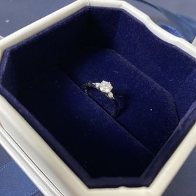 【4℃ BRIDAL(ヨンドシーブライダル)の口コミ】 ダイヤモンドが上質であり、ランクアップもできた。また、保証書も丁寧な…