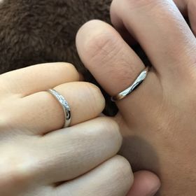 【ヴァンドーム青山(VENDOME AOYAMA)の口コミ】 ・店員さんから女性の指が細めだと、細いウェーブのある指輪がよく似合う…