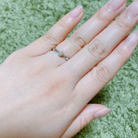 【ラザール ダイヤモンド(LAZARE DIAMOND)の口コミ】 シンプルで普段使いできる物をと思い、ダイヤ自体も小さめで考えていまし…