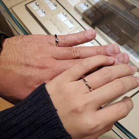 【TRECENTI(トレセンテ)の口コミ】 ペア感があり少し変わったデザインの指輪を探していました。男性用の指輪…