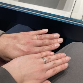 【銀座ダイヤモンドシライシの口コミ】 婚約指輪と結婚指輪を重ね付けしたいと思い、合うものを選びました。結婚…