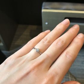 【PROPOSE(プロポーズ)の口コミ】 婚約指輪はプラチナでシンプルなものがよいと思っていたので、見た瞬間に…