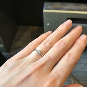 【PROPOSE(プロポーズ)】の口コミ 婚約指輪はプラチナでシンプルなものがよいと思っていたので、見た瞬間にこ...