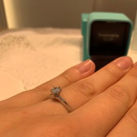 【ティファニー(Tiffany & Co.)の口コミ】 何十年もつけるものなので飽きのこないデザインがいいと考えていました。…
