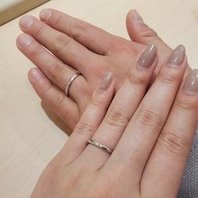 【TRECENTI(トレセンテ)の口コミ】 婚約指輪と重ねづけができるようシンプルなデザインで探していたので、ス…