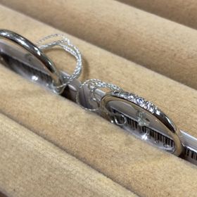 【TRECENTI(トレセンテ)の口コミ】 シンプルな指輪が好みで、元々他ブランドで3石タイプが気になっていたため…