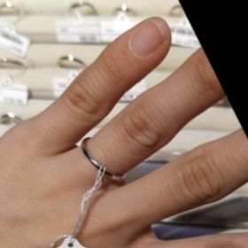 【ケイウノ ブライダル(K.UNO BRIDAL)の口コミ】 細身のタイプで、さりげなく日常的につけられると思います。ここに自分で…