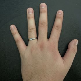 【4℃ BRIDAL(ヨンドシーブライダル)の口コミ】 妻の好みにあう指輪のデザインがあったため購入しました。また婚約指輪と…