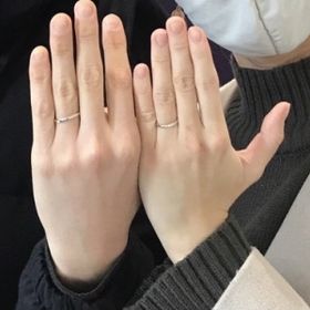 【俄(にわか)の口コミ】 指が細めなので、華奢でシンプルなデザインがいいなとおもっていたところ…