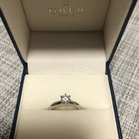 【GALA JEWELRY(ガラジュエリー)の口コミ】 シンプルなデザインのものを探していたところ、豊富な種類の中から、自分…