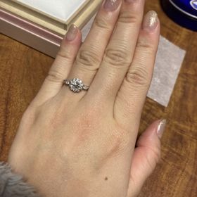 【輝彩(きさい)の口コミ】 私は、花の中で1番向日葵が好きです。この指輪の名前も向日葵という名前で…