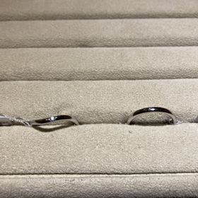 【TRECENTI(トレセンテ)の口コミ】 デザインに関しては、新郎はシンプルな形でプラチナが良かったのに対し、…