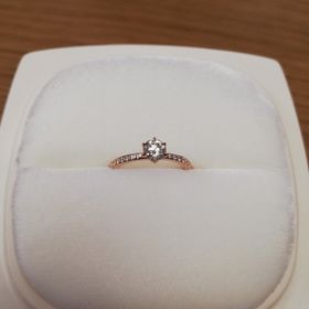 【俄(にわか)の口コミ】 華奢な感じが一番の決め手でした。自然なつけごごちが好きでしたし、ダイ…