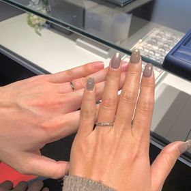 【銀座ダイヤモンドシライシの口コミ】 『着け心地』です。他社（海外ブランド）のものは指輪を付けると指輪が着…