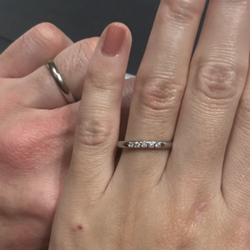 【ラザール ダイヤモンド(LAZARE DIAMOND)の口コミ】 男性用はデザインのないシンプルなリング、女性用は他の指輪より一際大き…