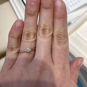 【ESTELLE(エステール)の口コミ】 婚約指輪と結婚指輪を重ね付けしたいと考えており、あまりリングの部分が…