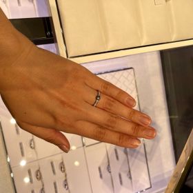 【シャネル(CHANEL)の口コミ】 以前からネットで見ていて、可愛いなと思っていました。カメリアのデザイ…