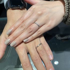 【エクセルコダイヤモンド(EXELCO DIAMOND)の口コミ】 細かいダイヤがライン状に入っているデザインです。ダイヤが入っている範…