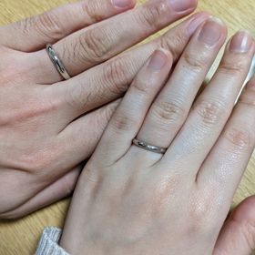 【CHER LUV(シェールラブ)の口コミ】 一生つけるものなので、シンプルかつ、2人の雰囲気に合う丸みを帯びたデザ…