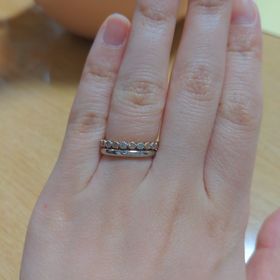 【AMOUR AMULET(アムール・アミュレット)の口コミ】 1粒ダイヤの王道の婚約指輪ではなく、ハーフエタニティの結婚指輪を婚約指…