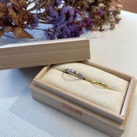 【atelier CraM(アトリエ クラム)の口コミ】 素材はK18グリーンゴールドとプラチナ950を選びました。
個性的で人と違う…