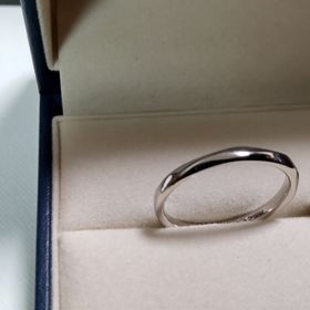 【GALA JEWELRY(ガラジュエリー)の口コミ】 決めては価格です。
普段からジュエリーは身に着けない2人なので、ブラン…