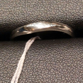 【I's stone(アイズストーン)の口コミ】 ウェーブで指がきれいに見えます。男性で指が細めの方に向いています。プ…