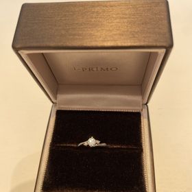 【アイプリモ(I-PRIMO)の口コミ】 少しウェーブのついたデザインが良かったのでこの指輪にしました。
また、…