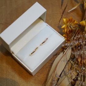 【THREE TREES(スリーツリーズ)の口コミ】 新郎はダイヤを多く入れたデザインにこだわって、私は指が長く見えてダイ…