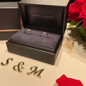 【ラザール ダイヤモンド(LAZARE DIAMOND)の口コミ】 指輪はシルバーのV字のデザインにしました。元々ストレートの形の指輪にす…