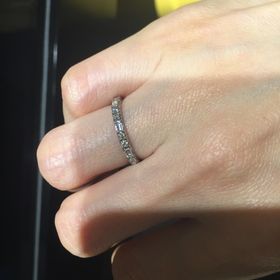 【エクセルコダイヤモンド(EXELCO DIAMOND)の口コミ】 ハーフエタニティで探していたのですが、ダイヤのカットの仕方が個性的で…