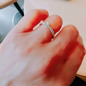 【GALA JEWELRY(ガラジュエリー)の口コミ】 すごくキラキラしてて　大変輝いていて　とても指にフィットしていて
美し…