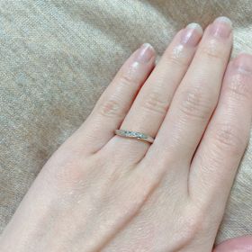 【エクセルコダイヤモンド(EXELCO DIAMOND)の口コミ】 ゆるやかなウェーブライン、メレダイヤモンド部分の幅の長さ、メレダイヤ…